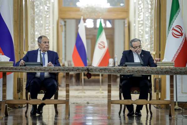 ایران او روسیې د طالبانو او پاکستان ترمنځ د کړکېچ پر کمولو ټینګار کړی