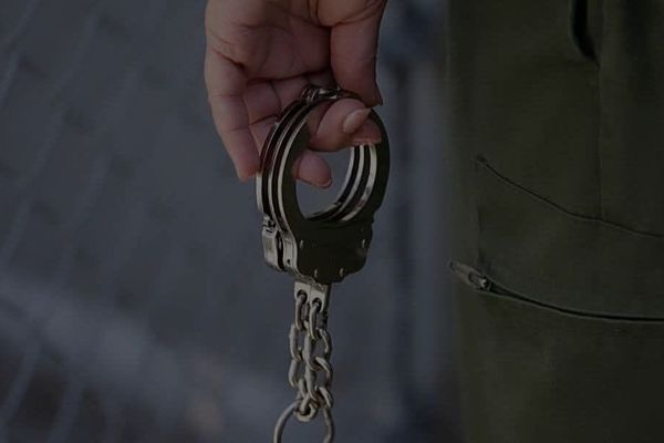 طالبانو په کندوز او تخار کې ۱۳ کسان د «قتل، غلا او الکولي مشروباتو جوړولو» په تور نیولي دي