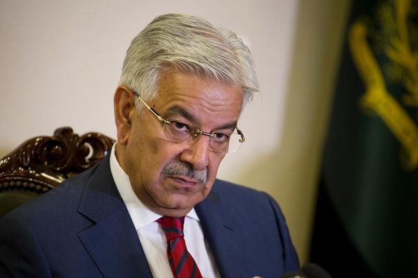 خواجه اصف: له ټيټيپي سره به هېڅکله هم خبرې ونهکړو