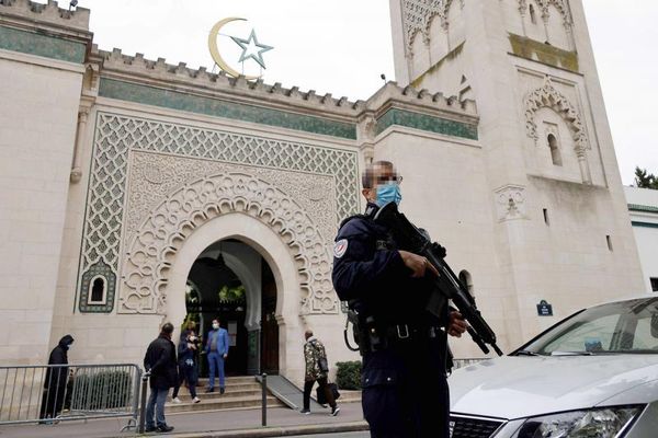 د فرانسې حکومت د «وسلهوال جهاد» د تبلیغ په تور یوه اسلامي دیني مدرسه وتړله
