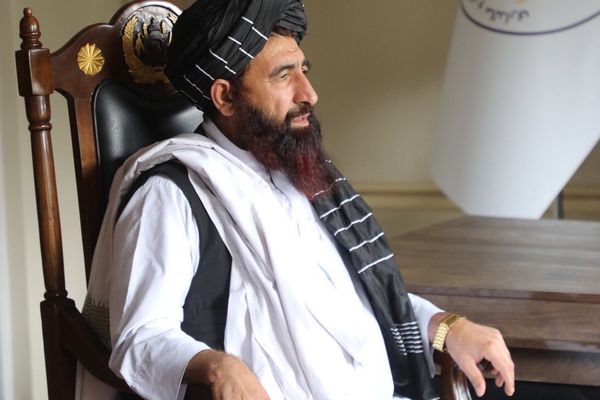 په ازبکستان کې د طالبانو سفیر له کوربه هېواد سره د افغان وګړو پر ستونزو غږېدلی