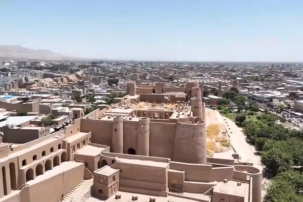 طالبان وايي زرګونو «سیلانیانو» د اختر په ورځو کې د هرات له تاریخي سیمو لیدنه کړې