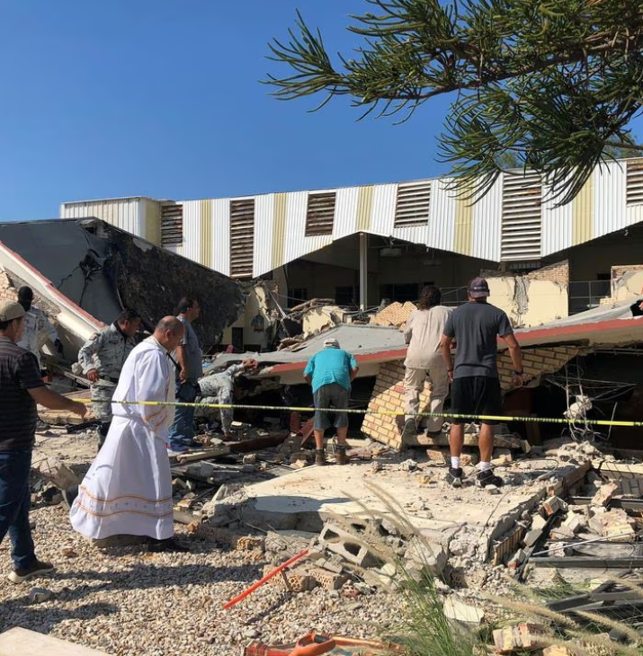 ریزش سقف یک کلیسا در مکسیکو جان ۱۰ نفر را گرفت