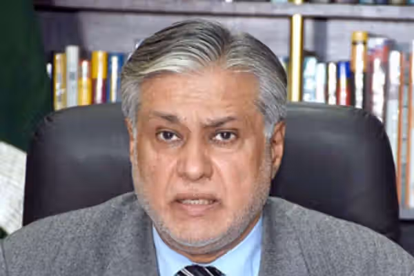 اسحاق ډار: طالبان دې د ترهګرۍ پر ضد خپلې نړیوالې ژمنې عملي کړي
