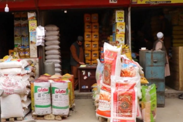 دولتي مامورین وایي په روژه کې بیې لوړې شوې او معاشونه نه دي ورکړل شوي