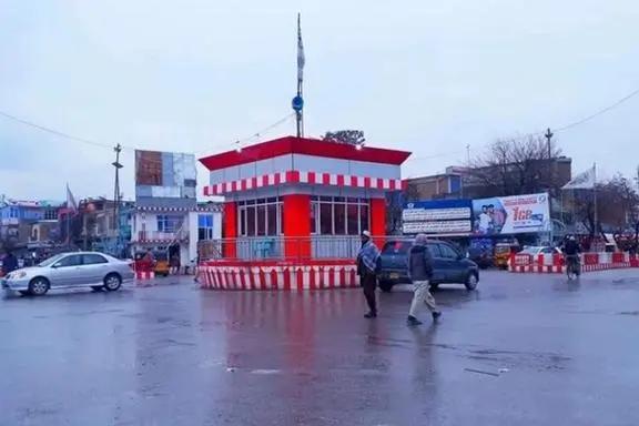 طالبانو په کندز کې څلور نارینه او دوې ښځې د «غلا او اخلاقي فساد» په تور نیولي 