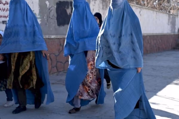 پر ښځو د سختو بندیزونو په لړ کې؛ طالبان وایي د څلورو ښځو د جبري ودونو مخه یې نیولې ده
