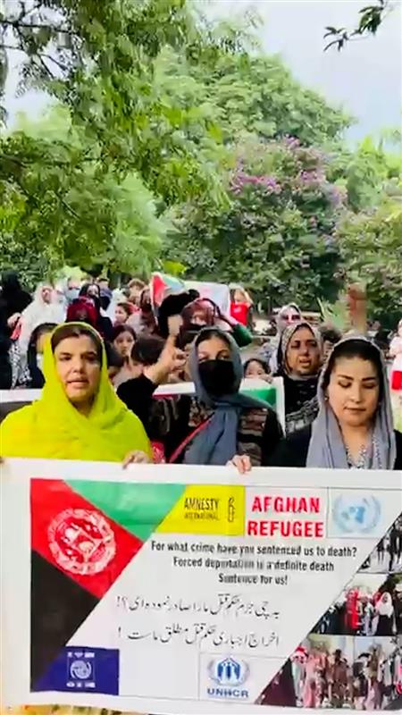 اعتراض فعالان افغان در اسلام‌آباد علیه اخراج مهاجران وارد سومین روز شد