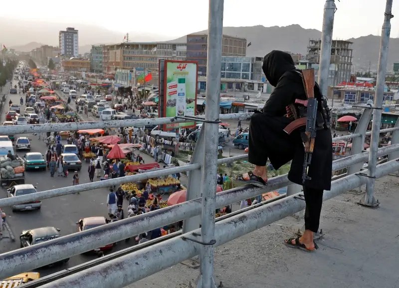 د طالبانو کار او ټولنیزو چارو وزارت وايي، تېر کال یې ۱۳۰ زره کسانو ته د کار جوازونه ورکړي