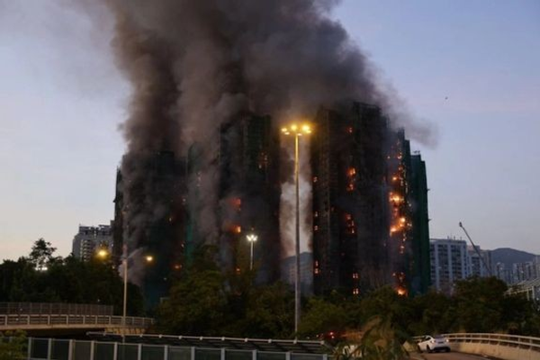 په هانګکانګ کې د اورلګېدنې له امله ۳۶ کسان مړه او سلګونه نور تري تم دي