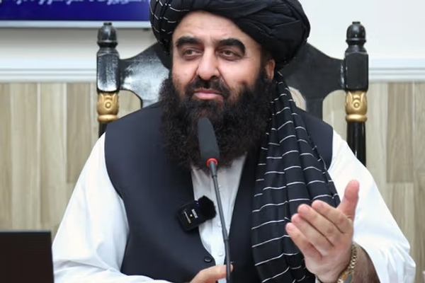 متقي: ځینې هېوادونه د نړۍوالو اصولو خلاف افغان کډوالو سره غیرانساني برخورد کوي