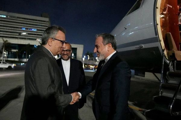 د ایران د بهرنیو چارو وزیر عباس عراقچي مصر ته ولاړ