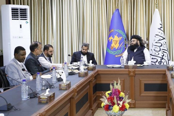 وزير في طالبان يصف وضع المهاجرين الأفغان في باكستان بالمقلق