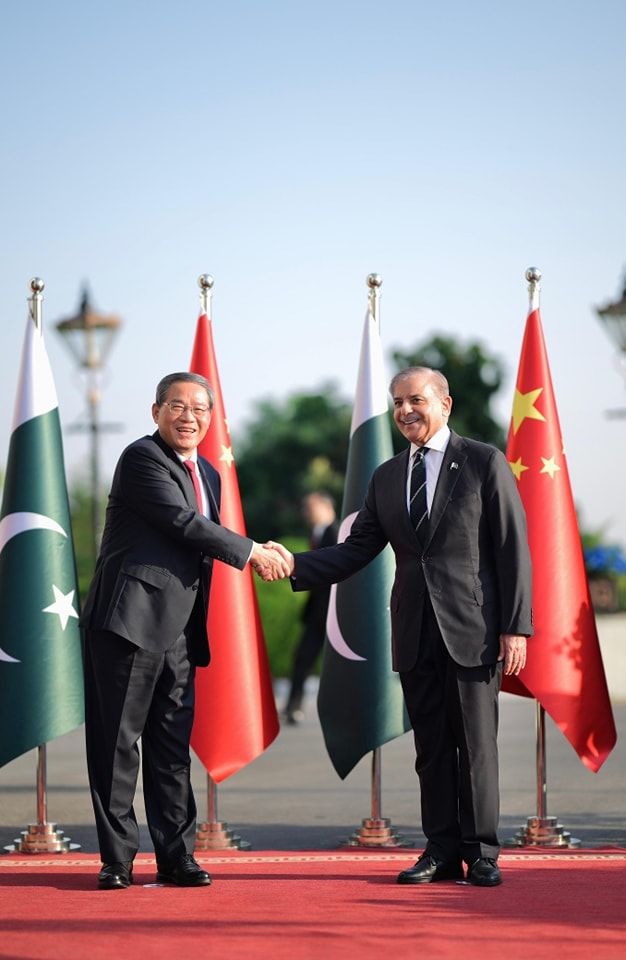 نخست‌وزیران چین و پاکستان میدان هوایی بندر گوادر را افتتاح کردند