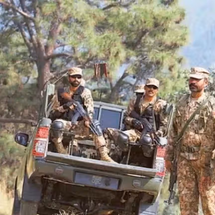 په دېره اسماعیل خان کې وسلهوالو پنځه پولیس وژلي دي