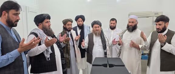 طالبانو د کونړ په روغتون کې د ښځو جراحي څانګه له ښځو پرته پرانیسته