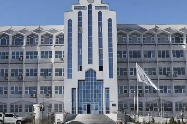 د طالبانو عدلیې وزارت خبرداری ورکړی چې ددوی پر قوانینو اعتراض پر «شریعت اعتراض» دی