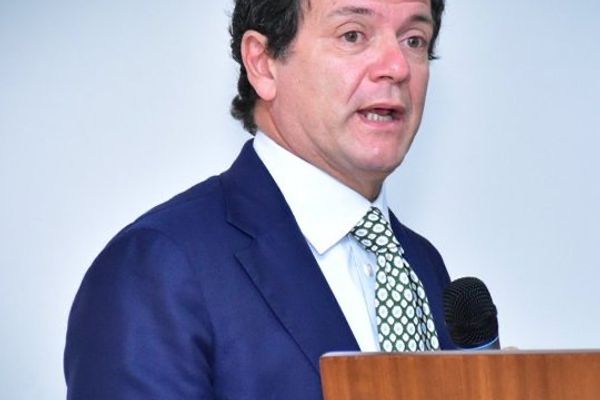 اروپايي ټولنې نیکولا بیلومو د افغانستان لپاره د خپل نوي شارژدافیر په توګه ټاکلی