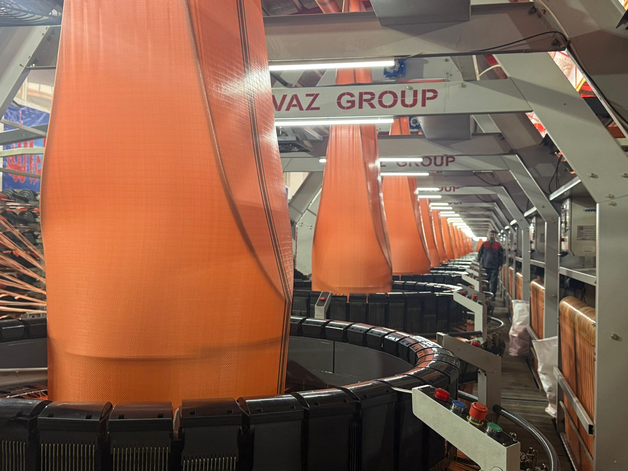 بلخ کې د پلاستیکي بوجیو او تارونو د تولید یوې فابریکې په کار پیل وکړ