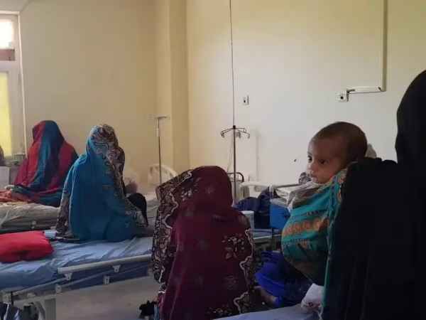 گاردین: محدودیت طالبان بر رفت‌وآمد زنان، مرگ مادران و نوزادان را افزایش داده است