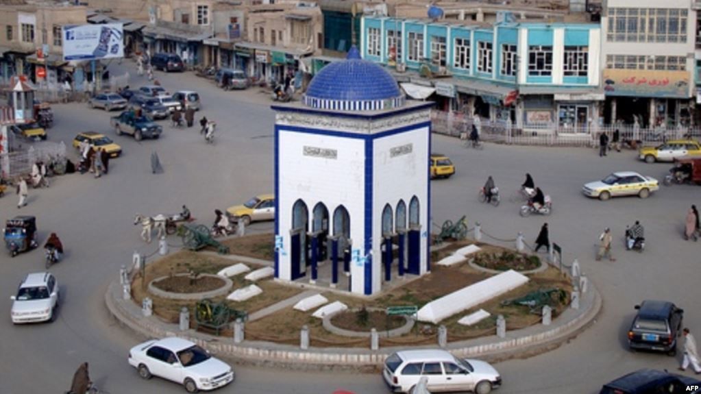 منابع می‌گویند دو جوان در ولایت‌های پروان و قندهار «خودکشی» کردند