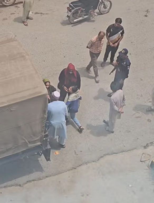 Rights Group Calls Footage Of Afghan Girls’ Arrests In Pakistan ‘Shocking’