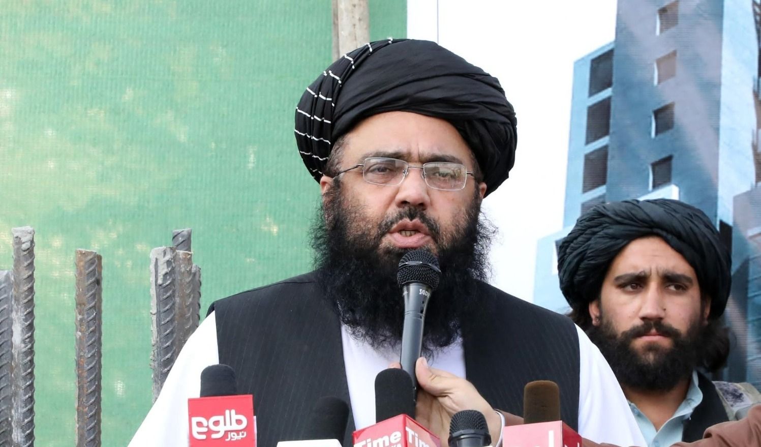 معاون رئیس‌الوزرای طالبان می‌گوید هیچ کشوری نمی‌تواند علیه این گروه تصمیم اشتباه بگیرد