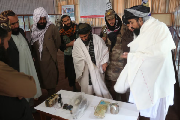 طالبان په موزیم کې فعال بمونه ساتي