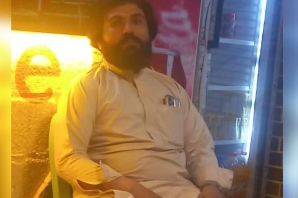 د ایران په سراوان کې یو افغان ځوان وژل شوی او پلار یې تښتول شوی