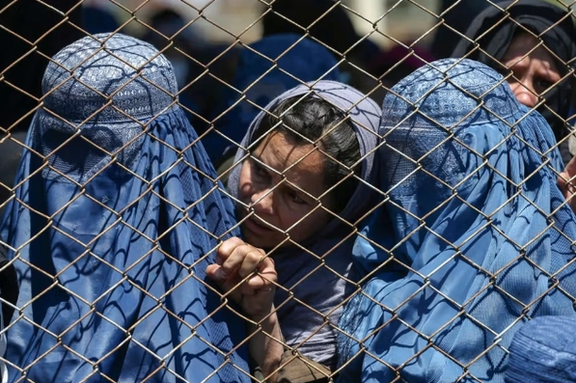 وزارة طالبان تنفي فرض ارتداء البرقع على النساء في هرات رغم قرارات محلية