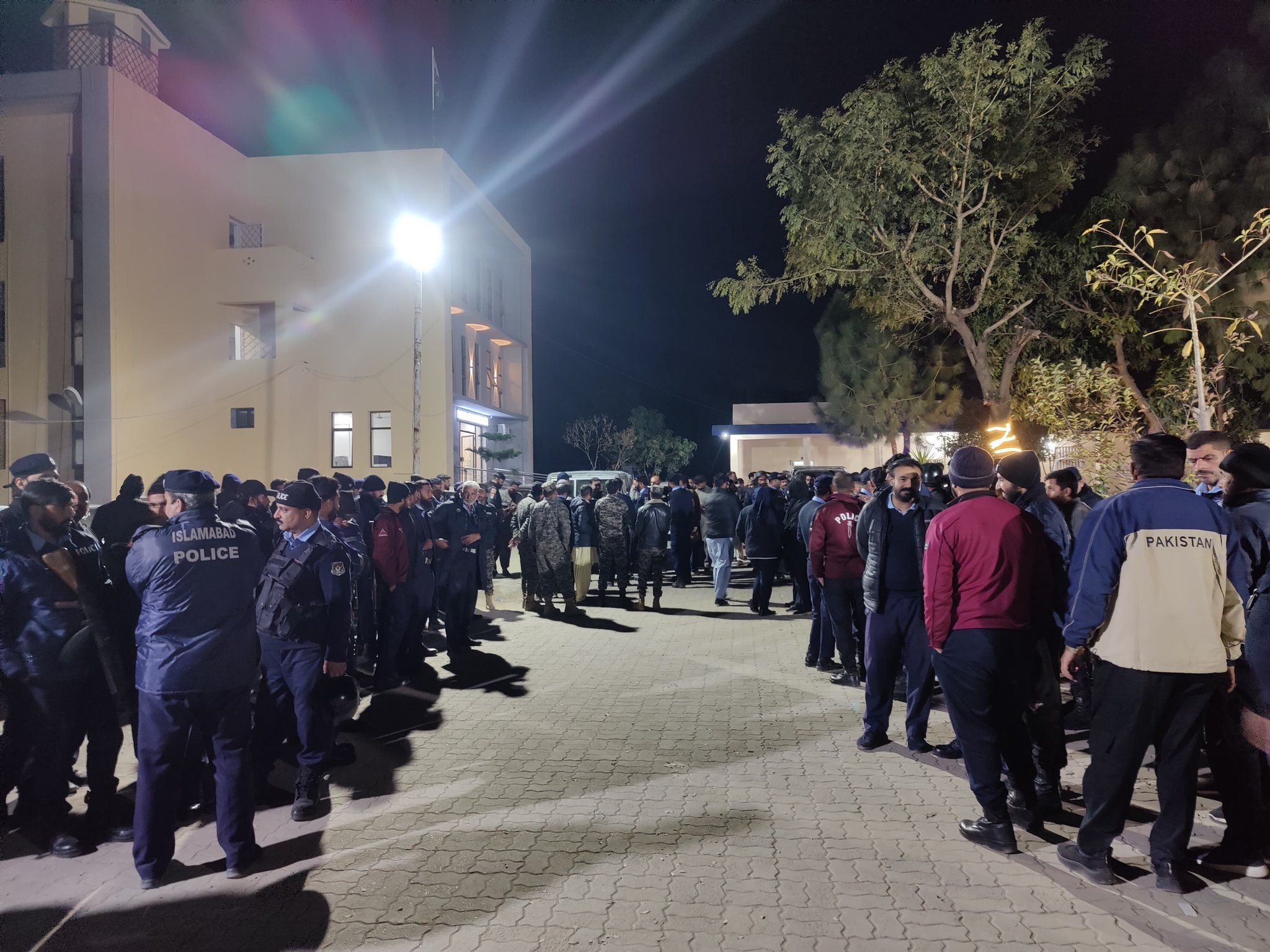 ۲زره کسیزې قطعې په اسلام‌اباد او پنځو ولسوالیو کې د غیرقانوني افغانانو نیول پيل کړي