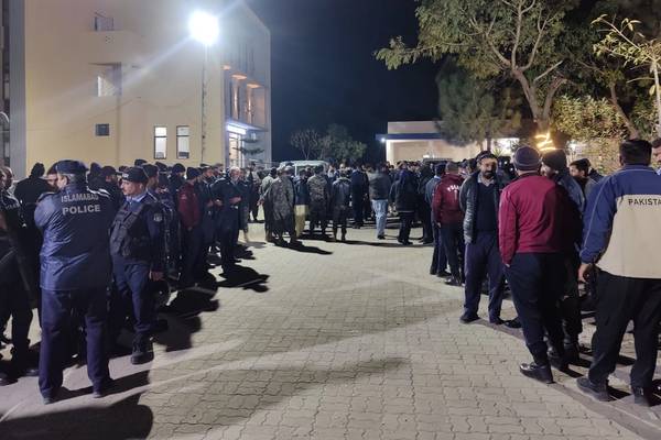 ۲زره کسیزې قطعې په اسلاماباد او پنځو ولسوالیو کې د غیرقانوني افغانانو نیول پيل کړي