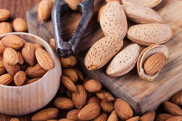 په پنجشېر کې سږ کال د بادامو حاصلات ۷ سلنه زیات شوي