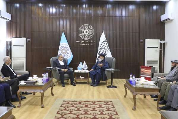 طالبانو له ایران څخه د تېلو او ګازو د بیو د کمولو او د ټرانزیټي اسانتیاوو غوښتنه وکړه