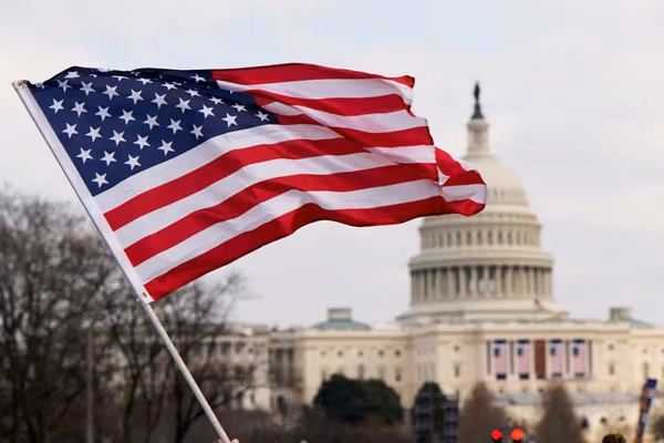 ټلګراف: بایډن امریکا ته له ترهګرۍ سره تړلو افغانانو د ورتګ خبرداری له پامه وغورځاوه