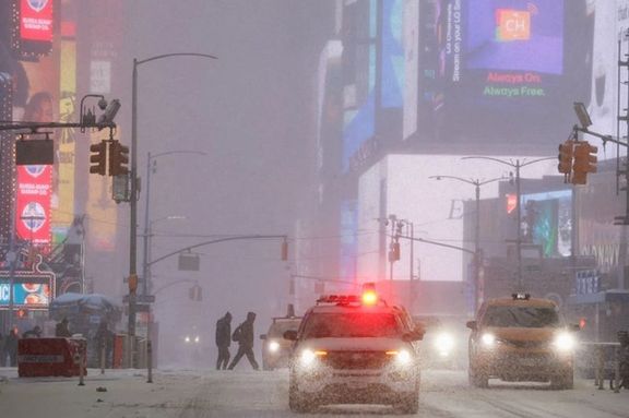 په امریکا کې واورې او توپان ۶۷۰ زره تنه له برېښنا بې برخې کړل