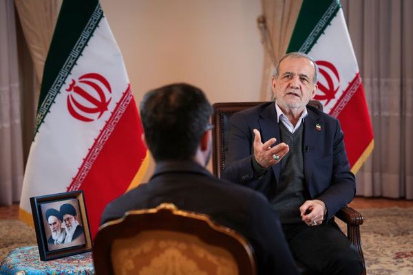 پزشکیان: در یک جنگ تمامعیار با امریکا، اروپا و اسرائیل قرار داریم