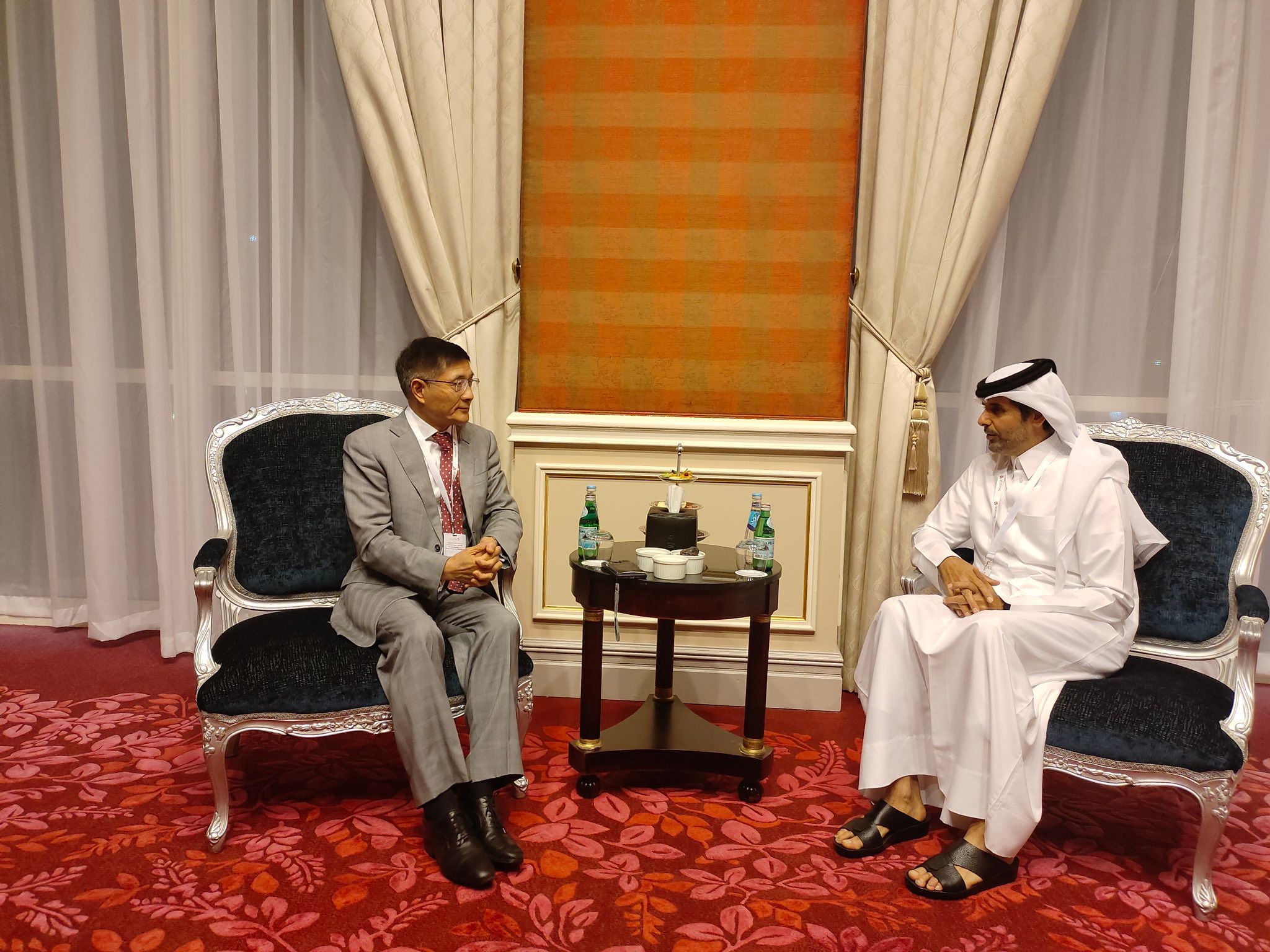 د چین او قطر ځانګړي استازي: نړیوال دې د افغانستان په بیارغونه کې زیاته ونډه واخلي