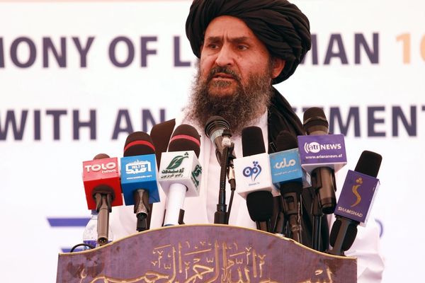 ملا برادر: افغانستان ته له نورو هېوادونو وارداتي برېښنا په لوړه بیه تمامیږي
