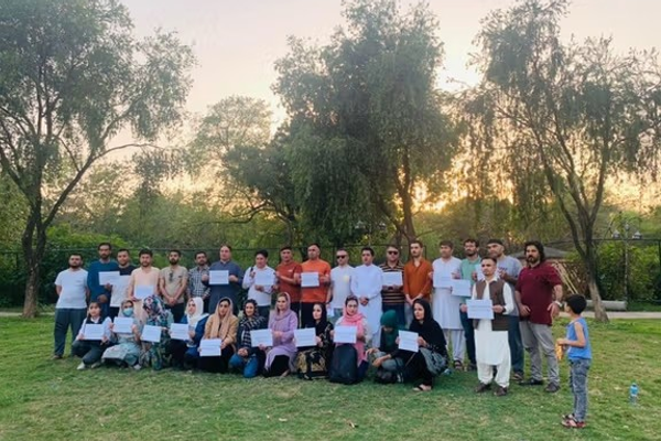 د رسنیو د ملاتړ سازمان: پاکستاني پولیسو په تاوتریخوالي سره افغان خبریالان نیولي دي