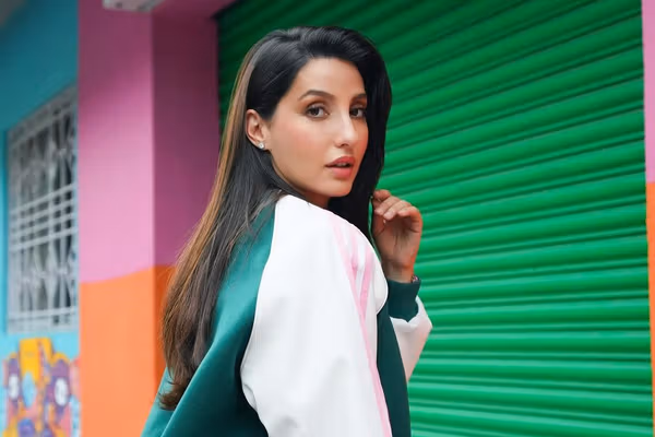 نورا فتحی، بازیگر سینمای بالیوود در یک رویداد ترافیکی زخمی شد