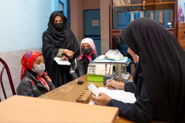 په ایران کې په لومړیو ټولګیو کې له ۴۳ زرو ډېرو افغان زده کوونکو نوم لیکنه کړې ده