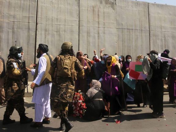 وزیر خارجه پاکستان به طالبان: عاقلانه نیست با زنان کشور خود بجنگید