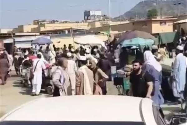 ساعتها سرگردانی پس از باران شدید؛ گذرگاه تورخم پس از یک روز، بهروی مسافران باز شد