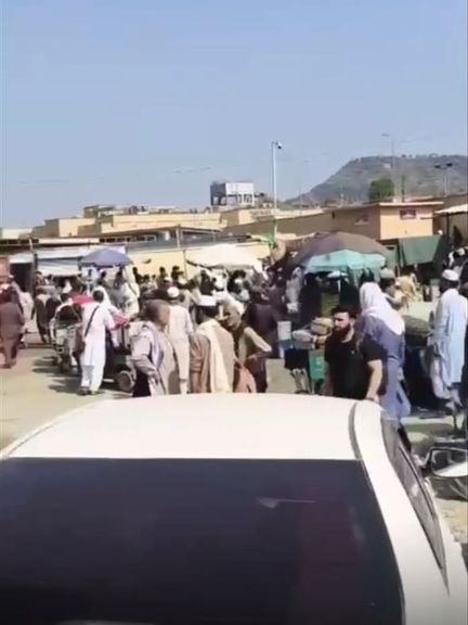 ساعتها سرگردانی پس از باران شدید؛ گذرگاه تورخم پس از یک روز، بهروی مسافران باز شد