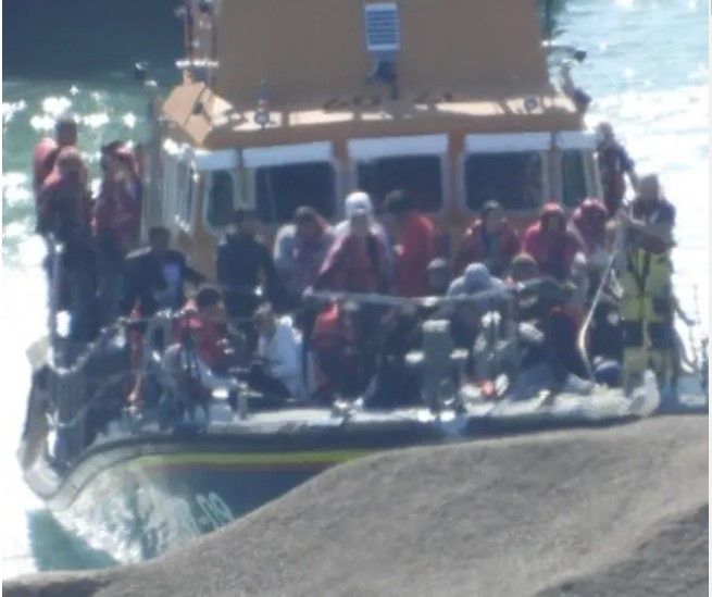 در پی جان باختن شش پناهجوی افغان در کانال مانش، پولیس فرانسه چهار نفر را بازداشت کرد