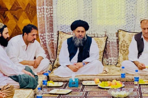 طالبان په ننګرهار کې د وژل شوې شپږ کسیزې کورنۍ د خواخوږۍ لپاره د هغوی کور ته ورغلي