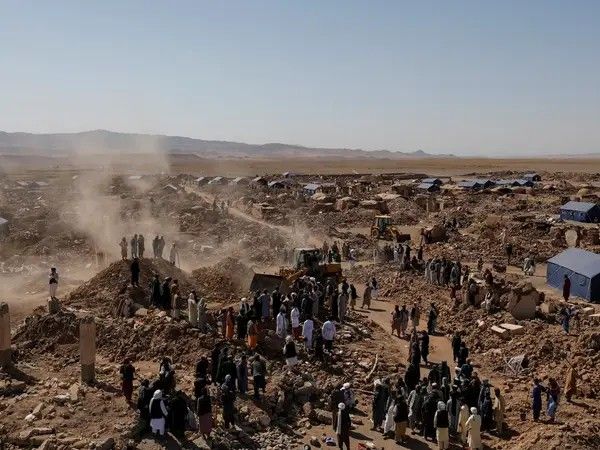 صلیب سرخ: آسیب‌دیدگان زلزله هرات هنوز هم نیاز فوری به سرپناه دارند