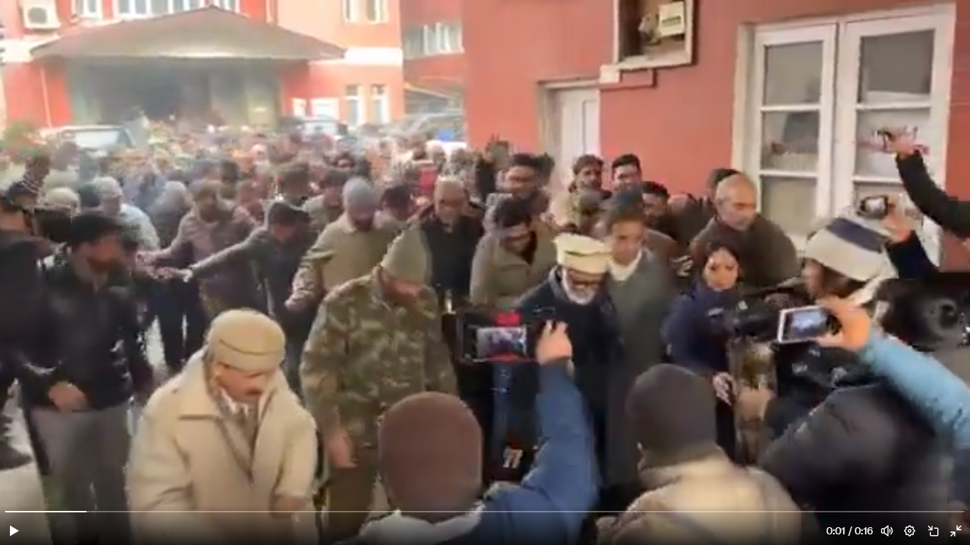 په هندي کشمیر کې د پوځ په بندخونه کې د دریو ولسي وګړو له وژل کېدو وروسته خلکو لاریون کړی