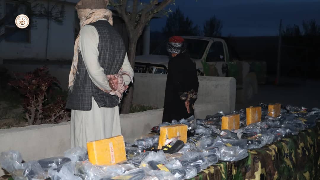 طالبان وايي له پاکستان څخه قاچاق کېدونکې وسلې یې نیولې دي